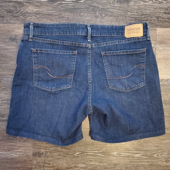 Women's Signature Levi Strauss Jean Shorts. Size 10, Blue, Pockets, Great Cond! - Picture 3 of 3